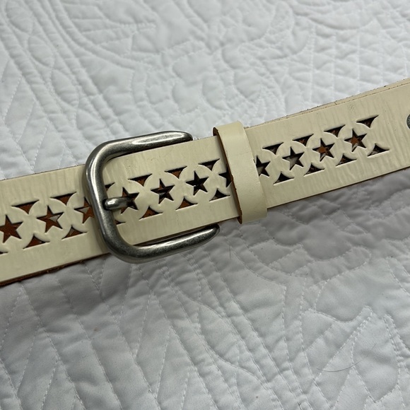 One Star •L• 100% Genuine Leather Star Cut Out Off White Belt - Picture 7 of 9